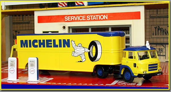 CORGI HERITAGE 71901 Renault Saviem JL20 Remorque Podium cirque Pinder