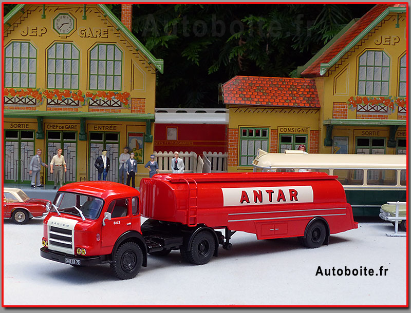 Miniature Camion Saviem JM200 – Citerne Antar – IXO Altaya 1/43 – Occasion