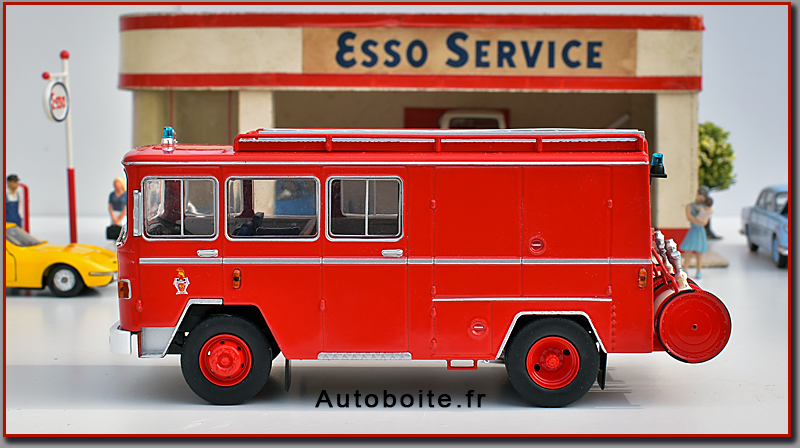 Saviem SM7 Pompiers au 1/43 ème de Altaya latéral Saviem SM7 Pompiers au 1/43 ème de Altaya latéral