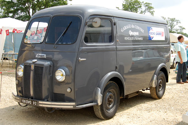Peugeot D3A Vache qui rit Hachette  vrai