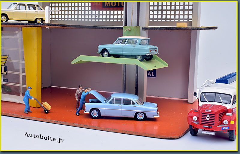 garage  MGF Motul Simca Ami 6