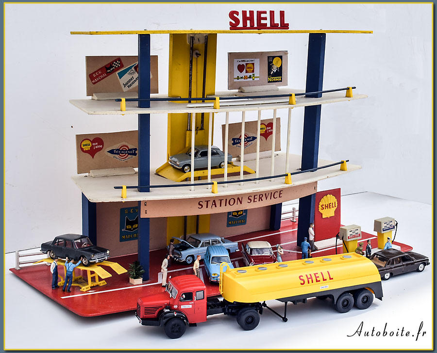 Station service Shelll de&nbsp;marque MGF cot&eacute;