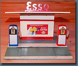 station service Esso  jouets Azur Depreux