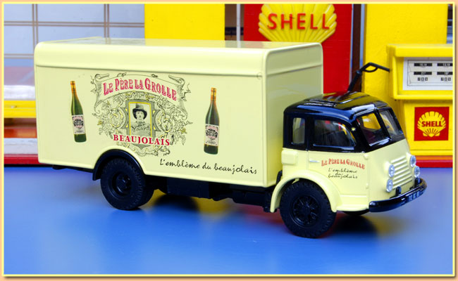 Corgi 1/50 Renault Fainéant – Peinture Valentine, Miniature De Collection