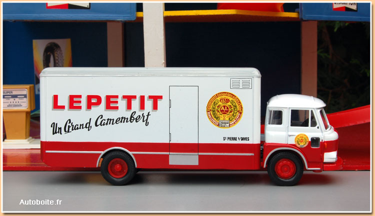 Saviem JL 20 Citerne Père Benoit - Heritage 1/50