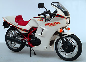 honda VT 250 F Intégra de Tamiya au 1/12