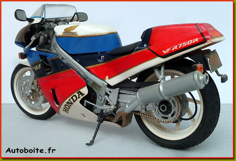 Honda Vfr750 R de Tamiya au 1/12