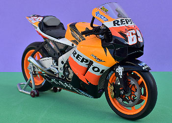 Honda RC211V Nicky Hayden Honda RC211V Nicky Hayden au 1/12 ème de Minichamps