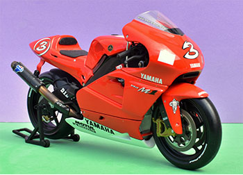 YAMAHA YZR-M1 Biaggi 2002 minichamps YAMAHA YZR-M1 Biaggi 2002 minichamps