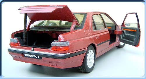 Peugeot 604 Solido 1/18 ouverte