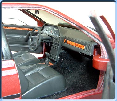 Peugeot 604 Solido 1/18 intérieur