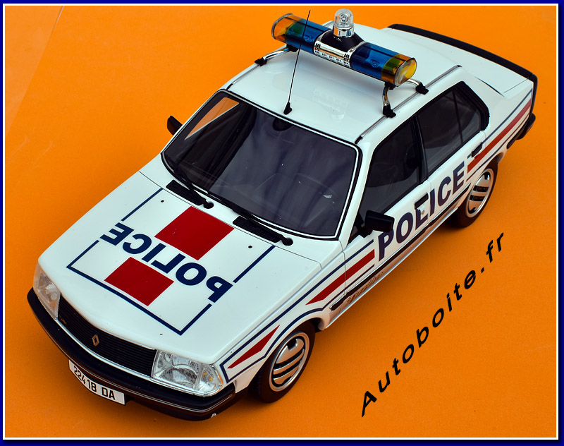 Ottomobile Renault 18 Police 1/18 haut