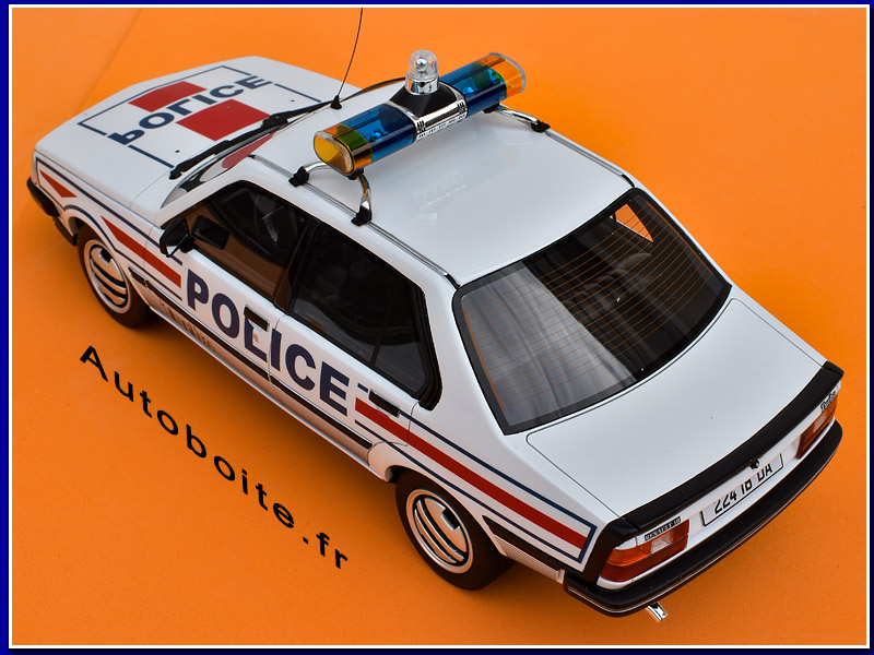Ottomobile Renault 18 Police 1/18 haut ar