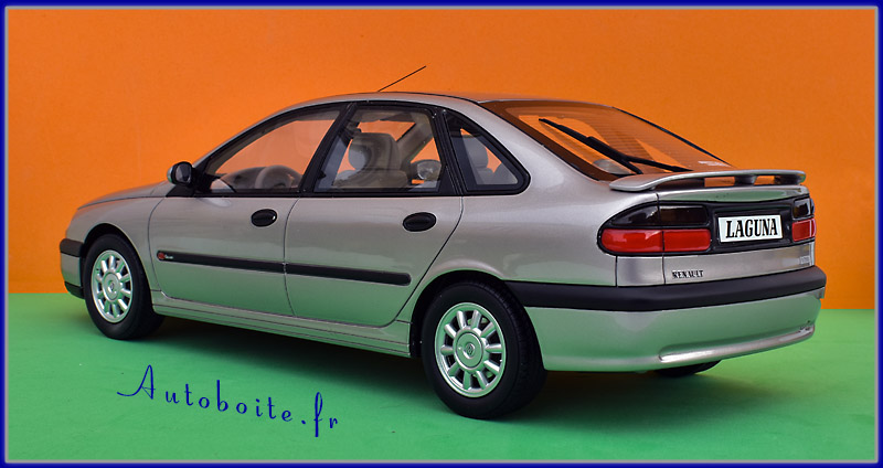 Renault Laguna V6 3.0L Baccara 1996 grise au 1/18 ème de Ottomobile ar