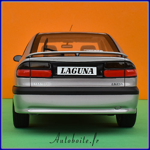 Renault Laguna V6 3.0L Baccara 1996 grise au 1/18 ème de Ottomobile arrière