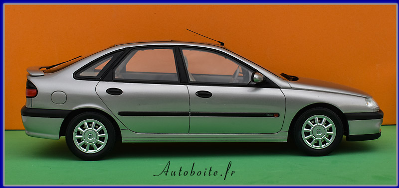 Renault Laguna V6 3.0L Baccara 1996 grise au 1/18 ème de Ottomobilel